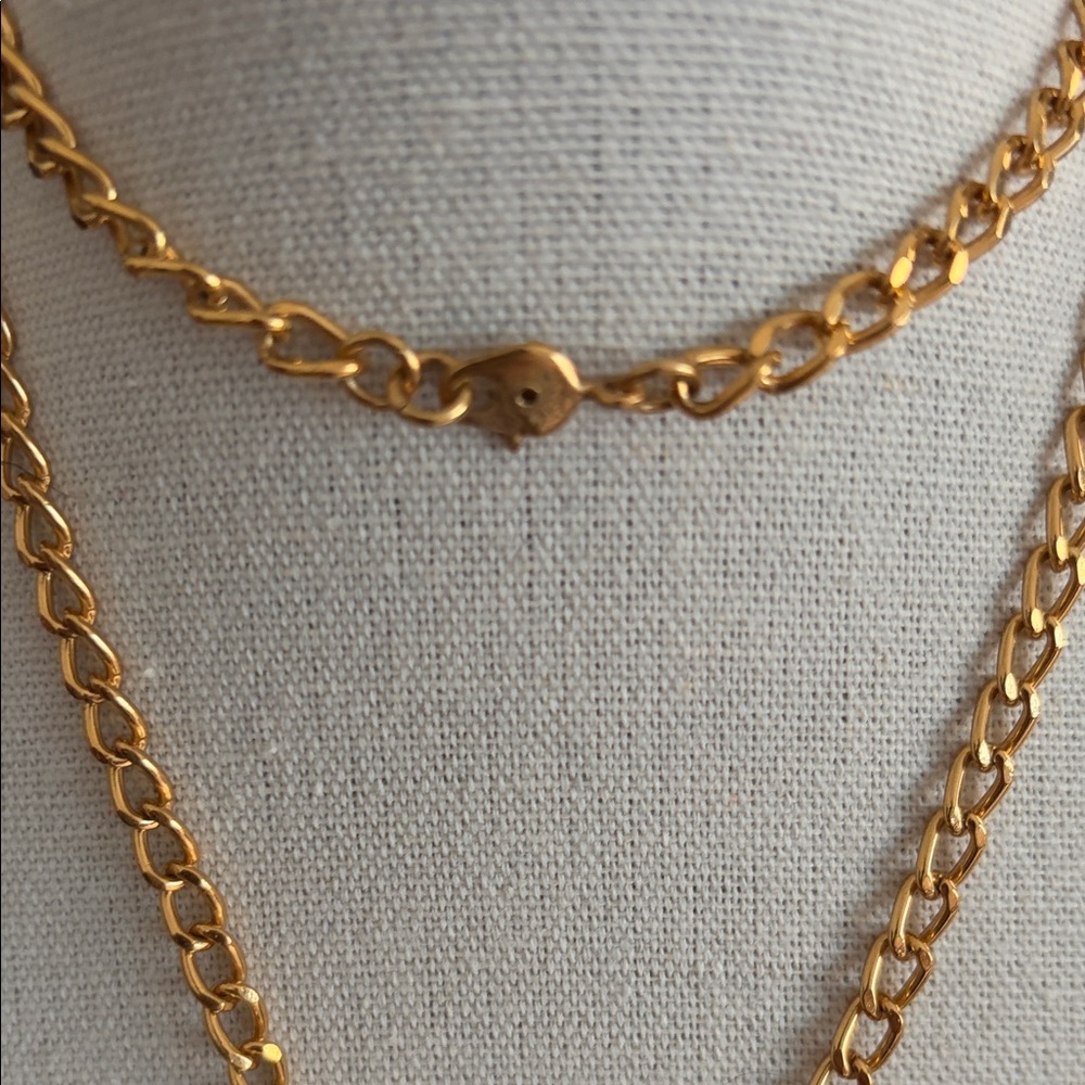 Vintage Monet Gold Plated Filagree Egg Pendant Necklace #431 - Picture 3 of 9